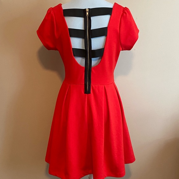 Gianni Bini Dresses & Skirts - Gianni  Bini Dress with  zipper & Elastic Back